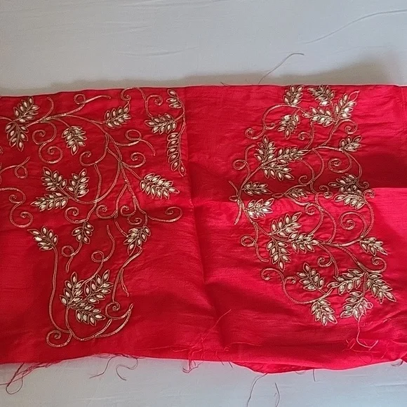 White and red net saree - Picture 8 of 9